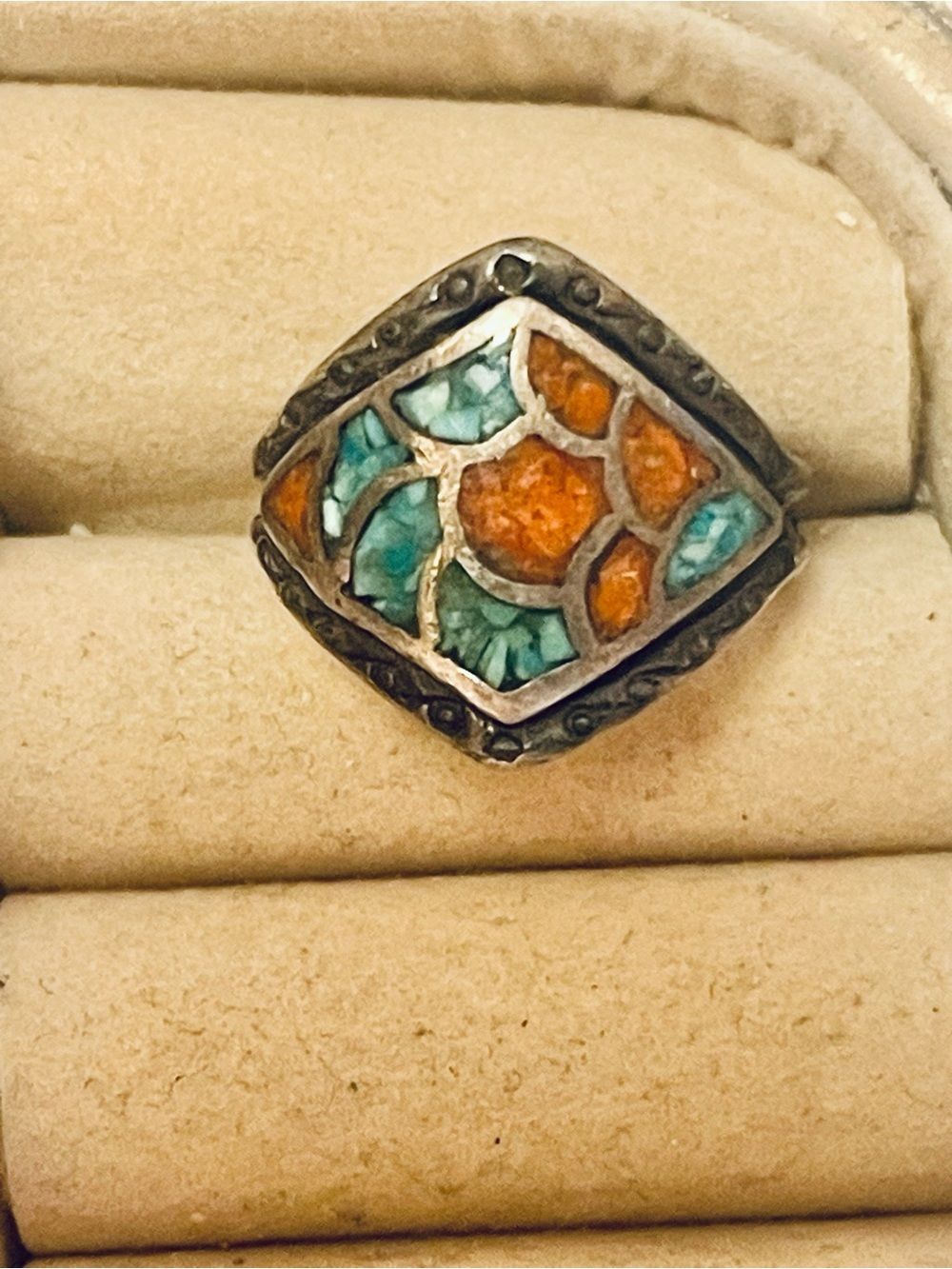 VTG SOUTHWEST STERLING SILVER TURQUOISE Coral chips RING
SZ 5.75